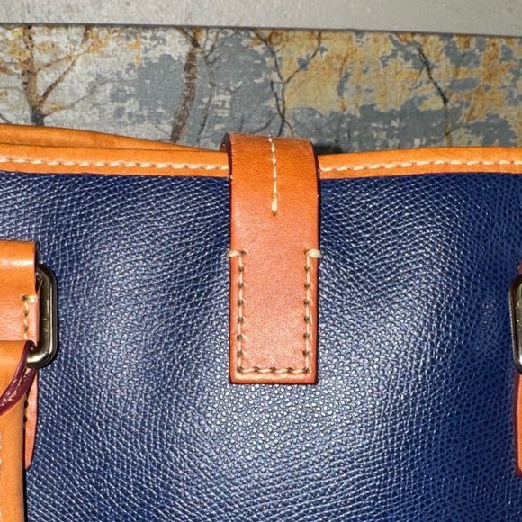 Large Dooney & Bourke Shelby Navy and British Tan Leather Tote Like New - Picture 3 of 15